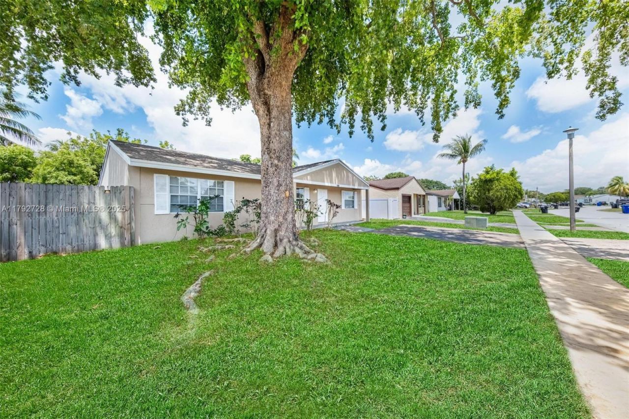 1251 SW 73rd Ave, North Lauderdale, FL 33068 Photo