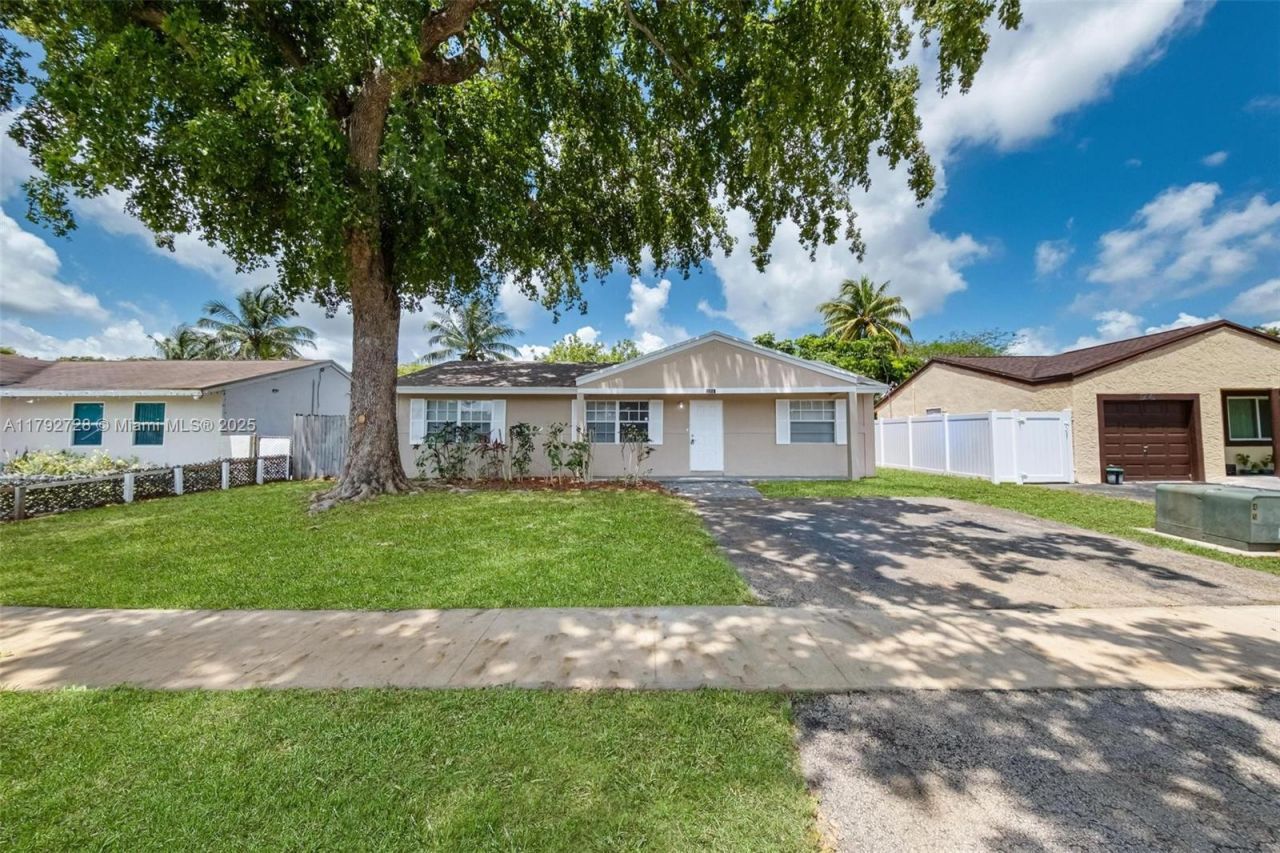 1251 SW 73rd Ave, North Lauderdale, FL 33068 Photo
