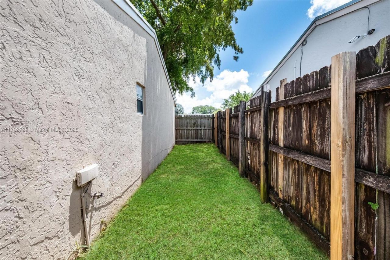1251 SW 73rd Ave, North Lauderdale, FL 33068 Photo