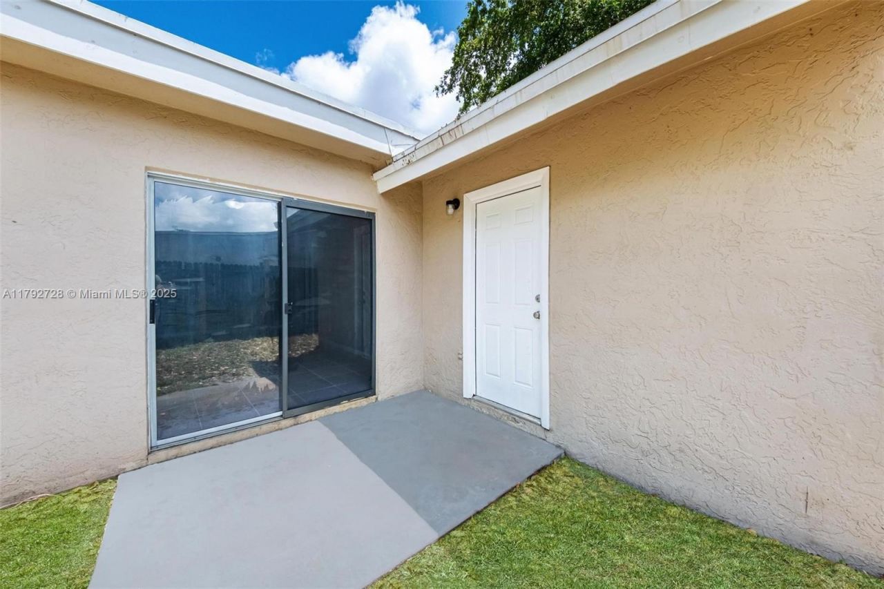 1251 SW 73rd Ave, North Lauderdale, FL 33068 Photo