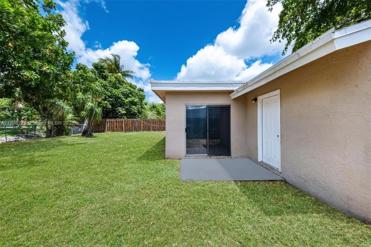 1251 SW 73rd Ave, North Lauderdale, FL 33068 Photo