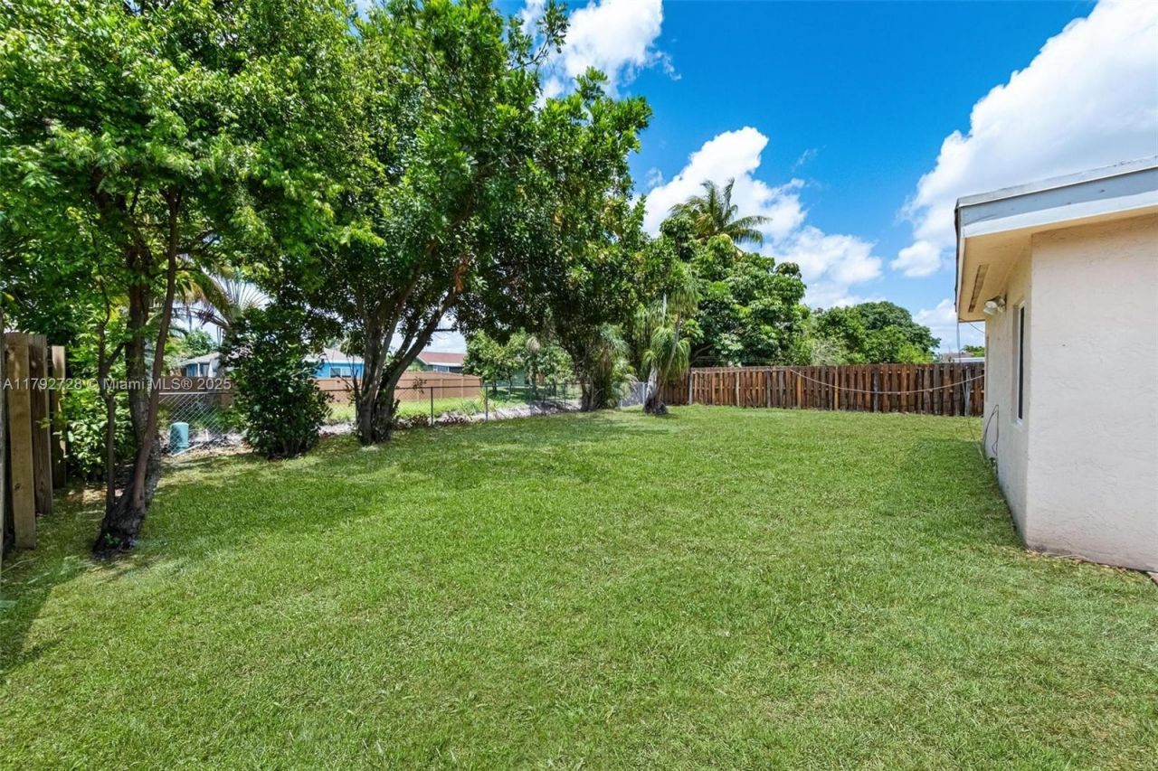 1251 SW 73rd Ave, North Lauderdale, FL 33068 Photo