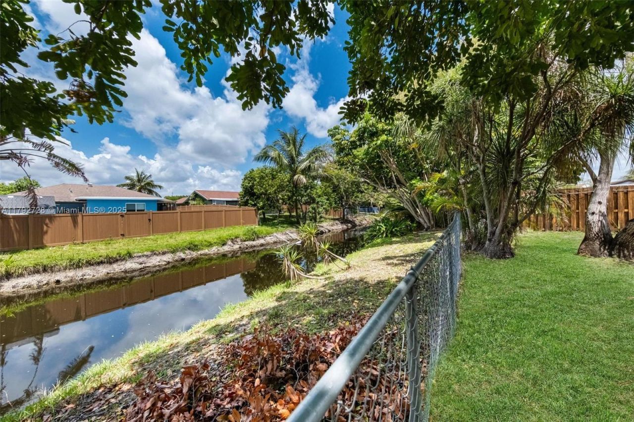 1251 SW 73rd Ave, North Lauderdale, FL 33068 Photo