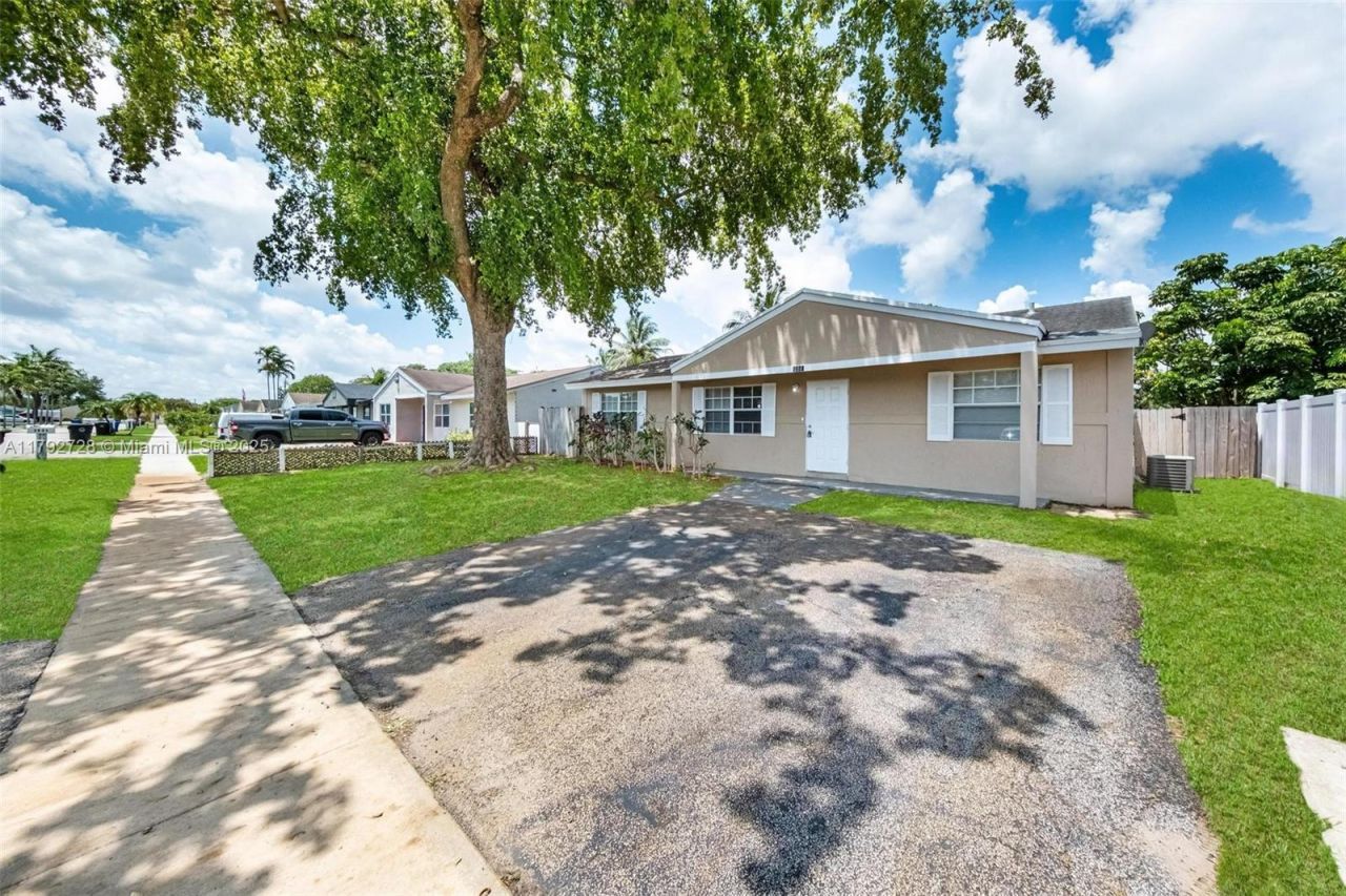 1251 SW 73rd Ave, North Lauderdale, FL 33068 Photo