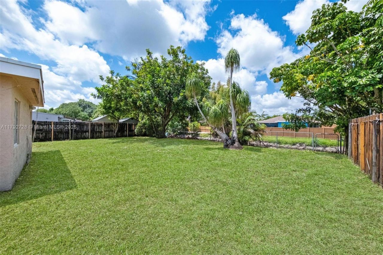 1251 SW 73rd Ave, North Lauderdale, FL 33068 Photo