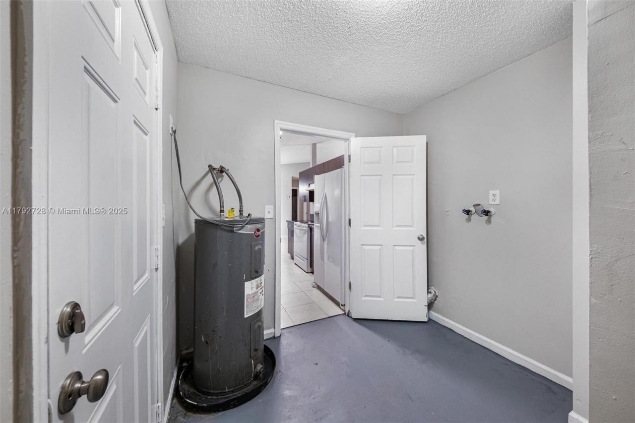 1251 SW 73rd Ave, North Lauderdale, FL 33068 Photo