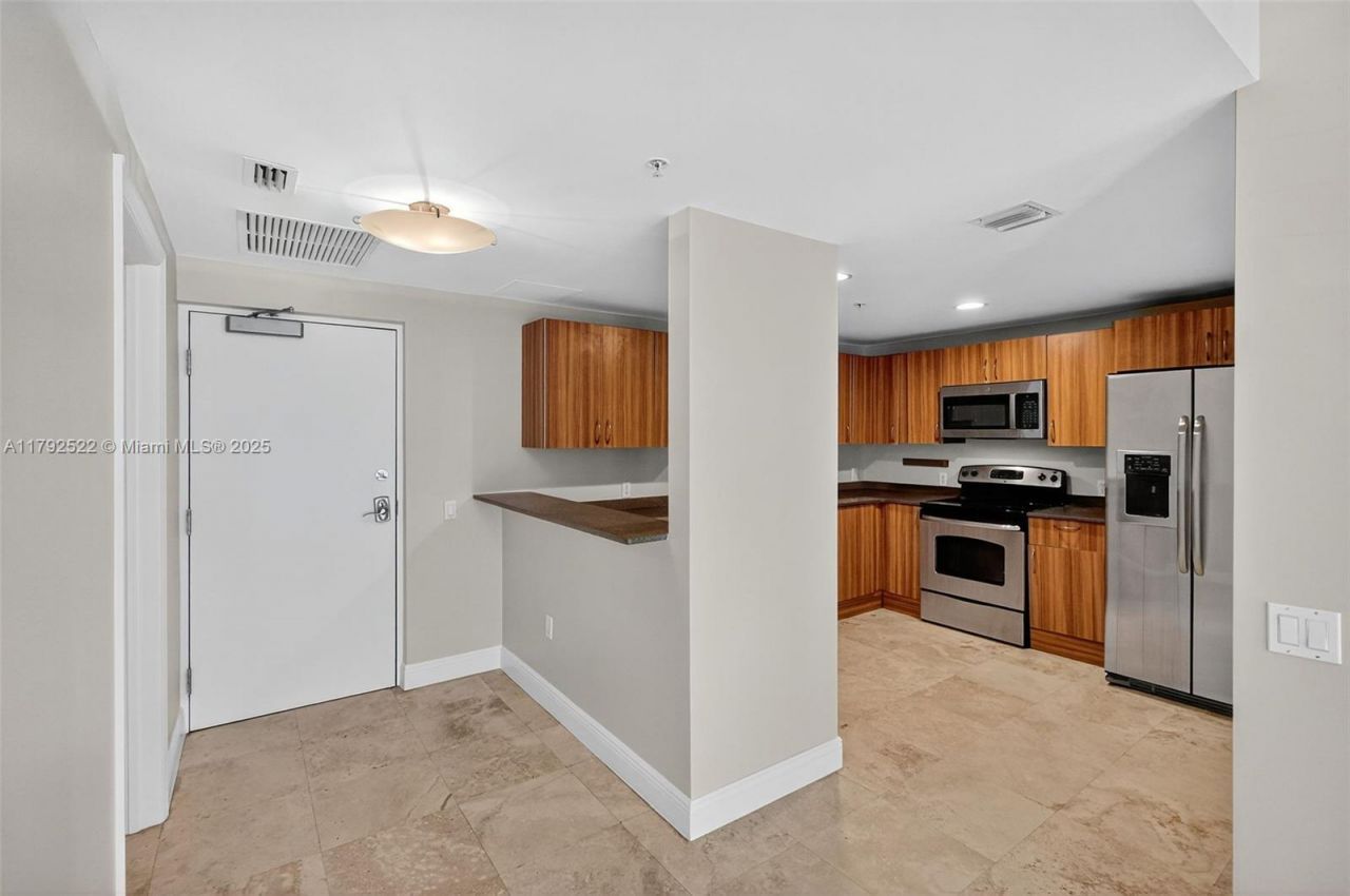 6305 Indian Creek Dr, Unit 3F, Miami Beach, FL 33141 Photo