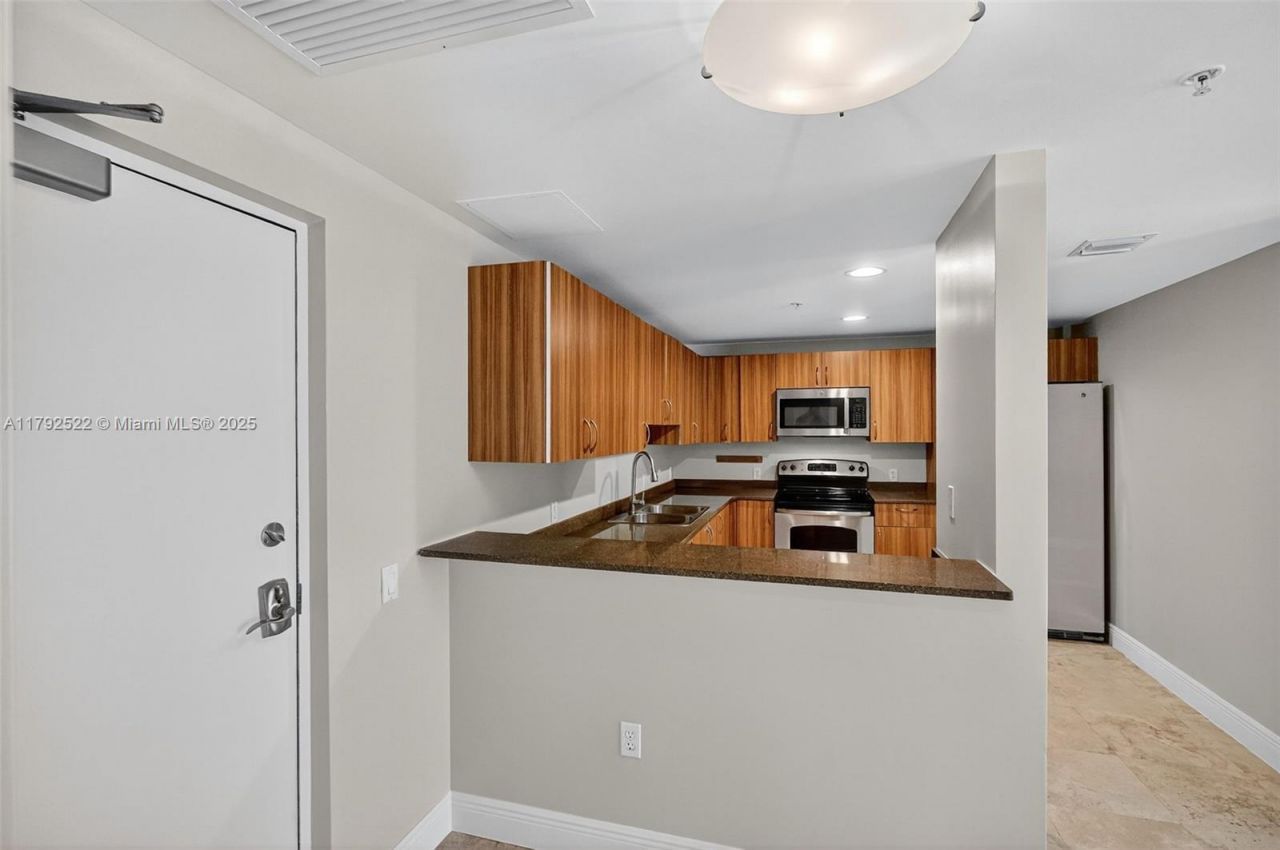 6305 Indian Creek Dr, Unit 3F, Miami Beach, FL 33141 Photo