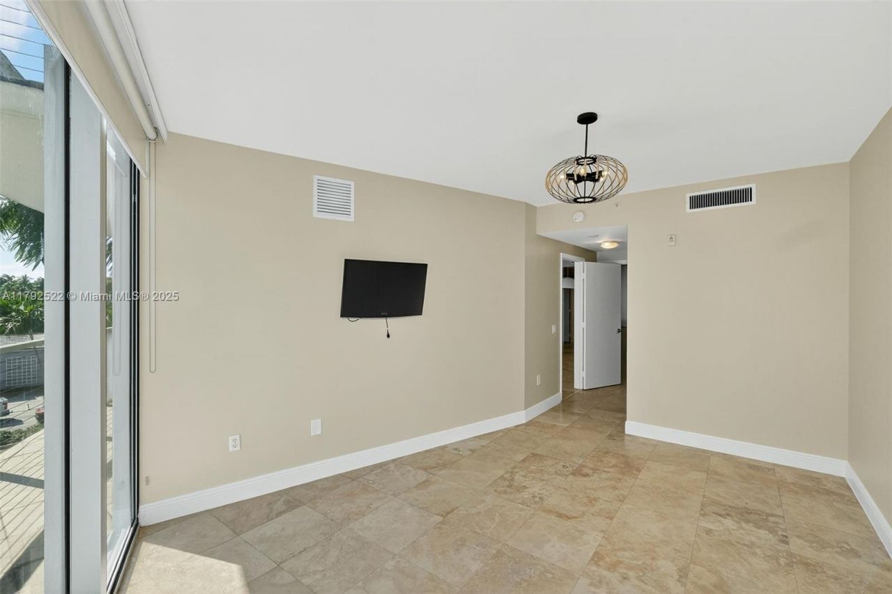 6305 Indian Creek Dr, Unit 3F, Miami Beach, FL 33141 Photo