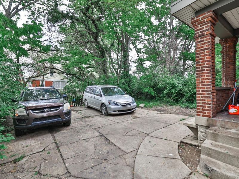 945 Oakland Avenue, Cincinnati, OH 45205 Photo 4