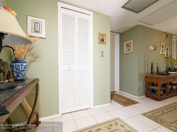 545 Oaks Ln, Unit 310, Pompano Beach, FL 33069