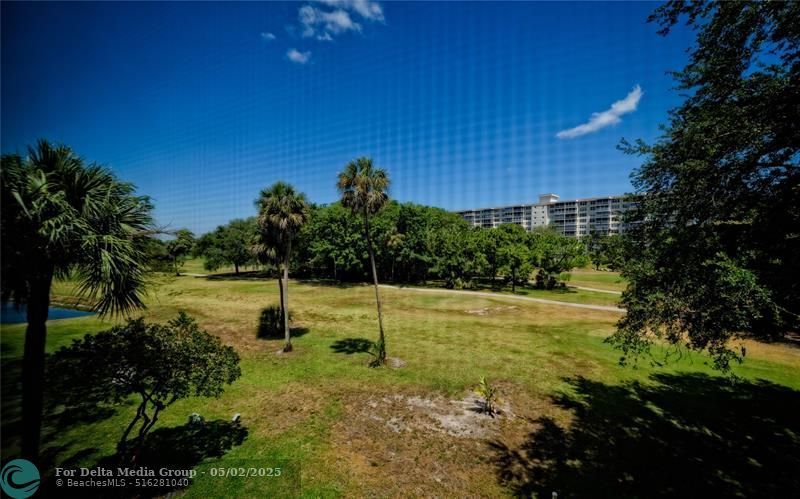 545 Oaks Lane, Unit 310, Pompano Beach, FL 33069 Photo