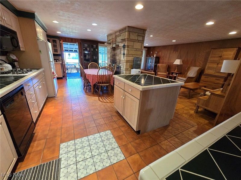 5294 Cottage Drive, Mecca, OH 44410 Photo 8