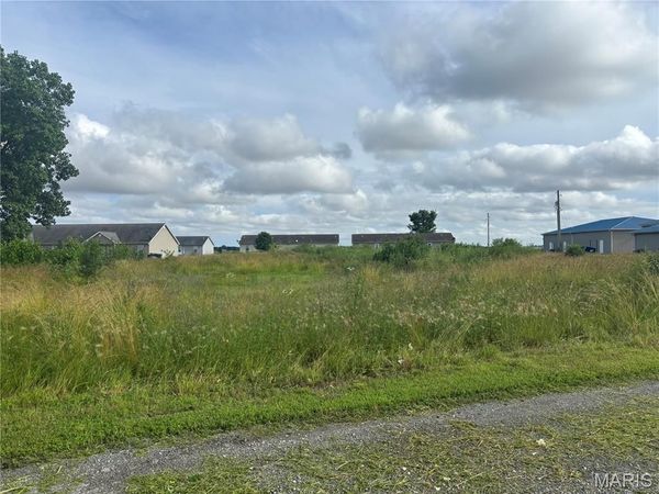 700 US Rt 40, Greenville, IL 62246