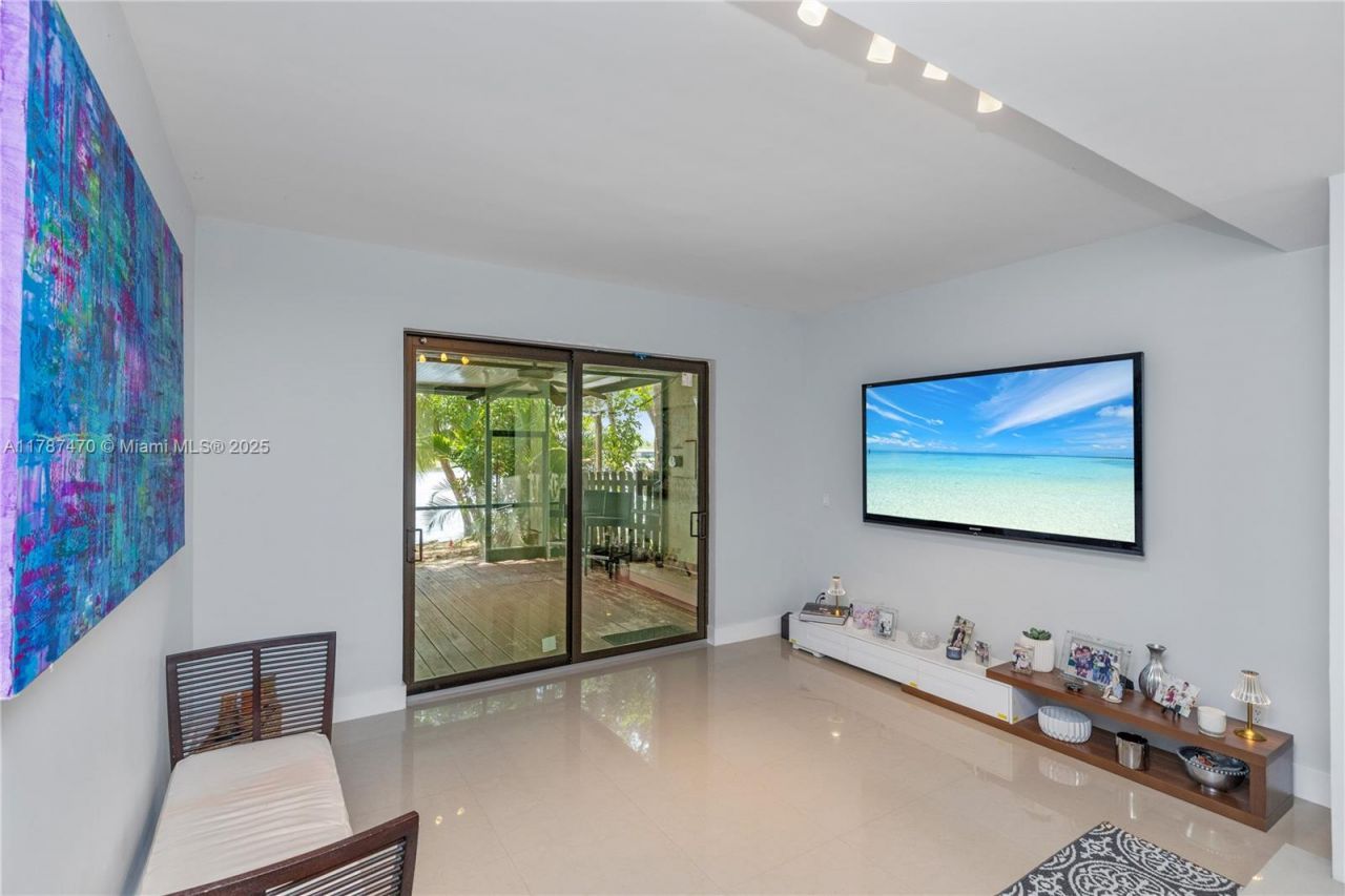 8956 Palm Tree Ln, Unit 8956, Pembroke Pines, FL 33024 Photo