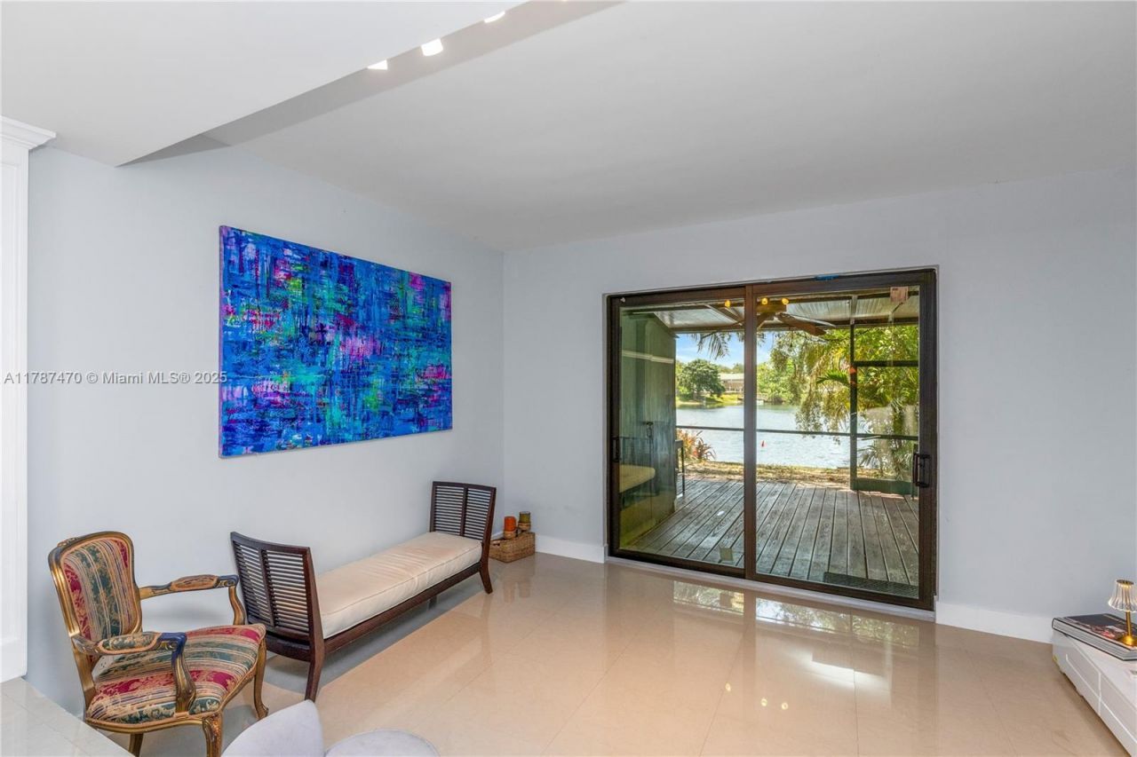 8956 Palm Tree Ln, Unit 8956, Pembroke Pines, FL 33024 Photo