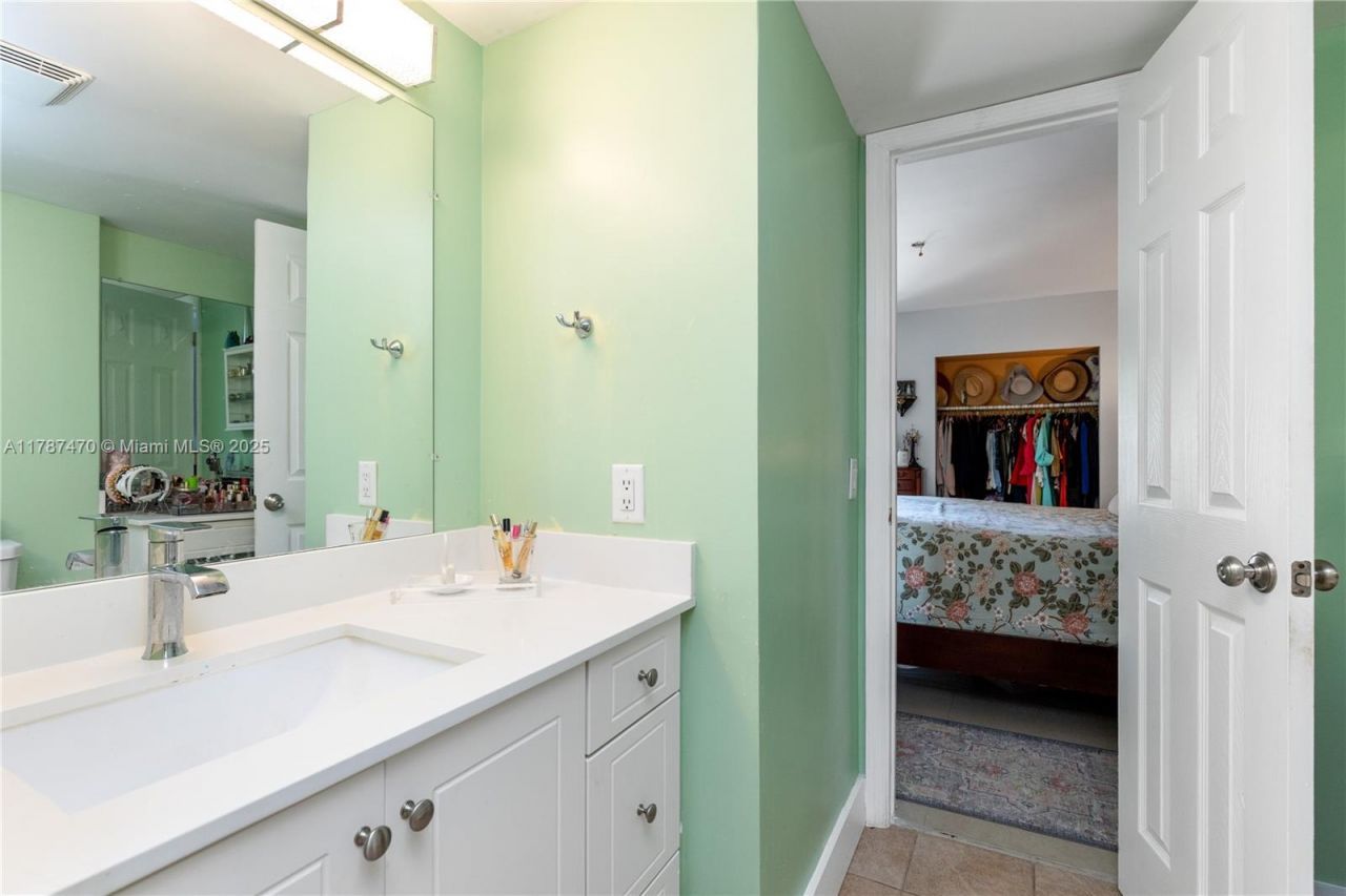 8956 Palm Tree Ln, Unit 8956, Pembroke Pines, FL 33024 Photo