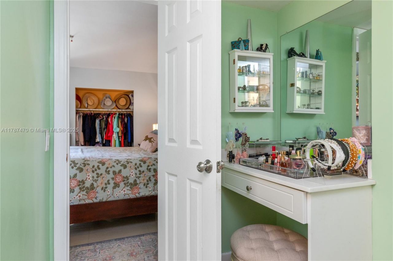 8956 Palm Tree Ln, Unit 8956, Pembroke Pines, FL 33024 Photo