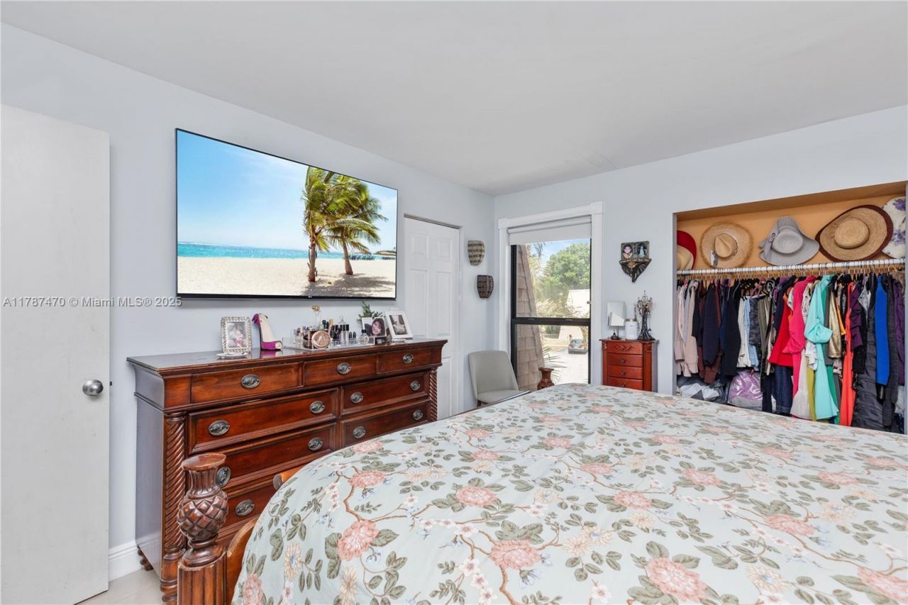 8956 Palm Tree Ln, Unit 8956, Pembroke Pines, FL 33024 Photo