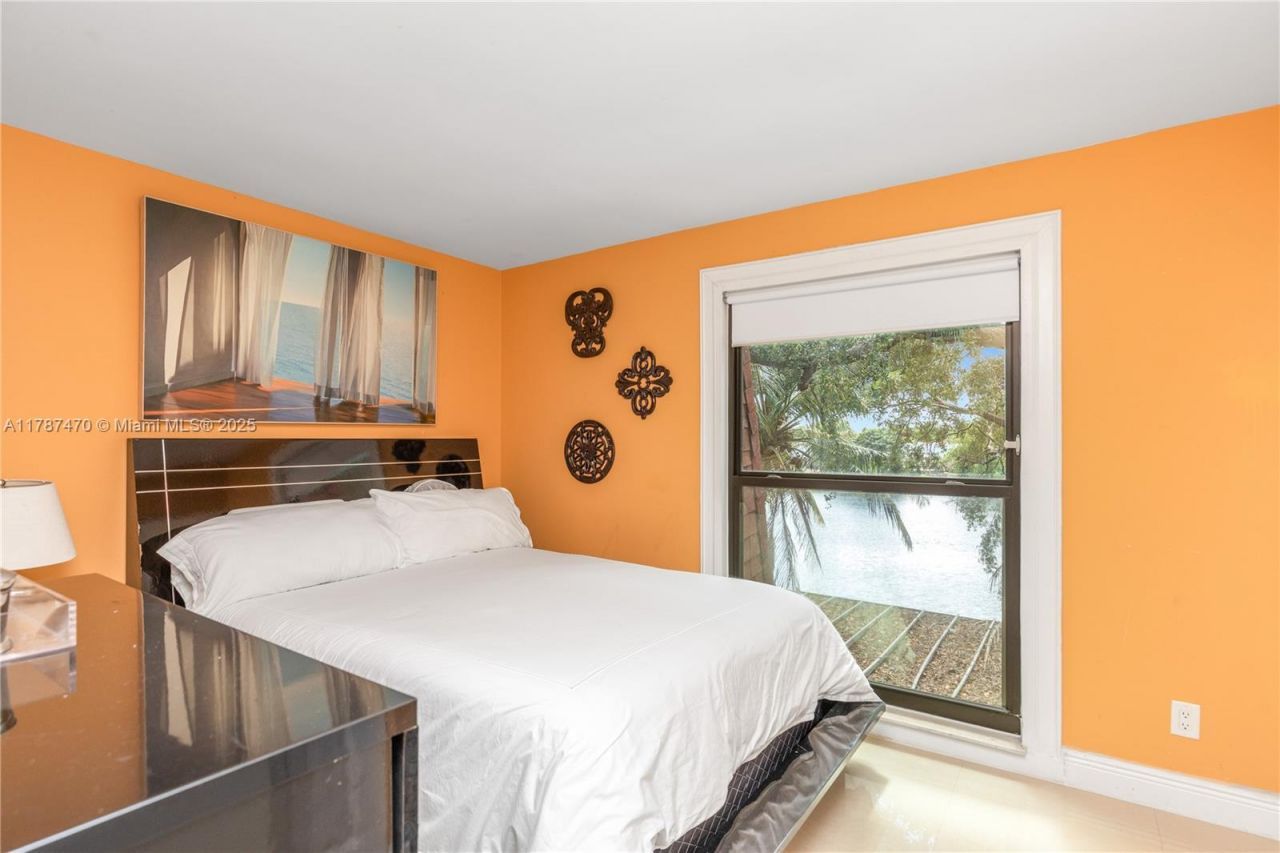 8956 Palm Tree Ln, Unit 8956, Pembroke Pines, FL 33024 Photo