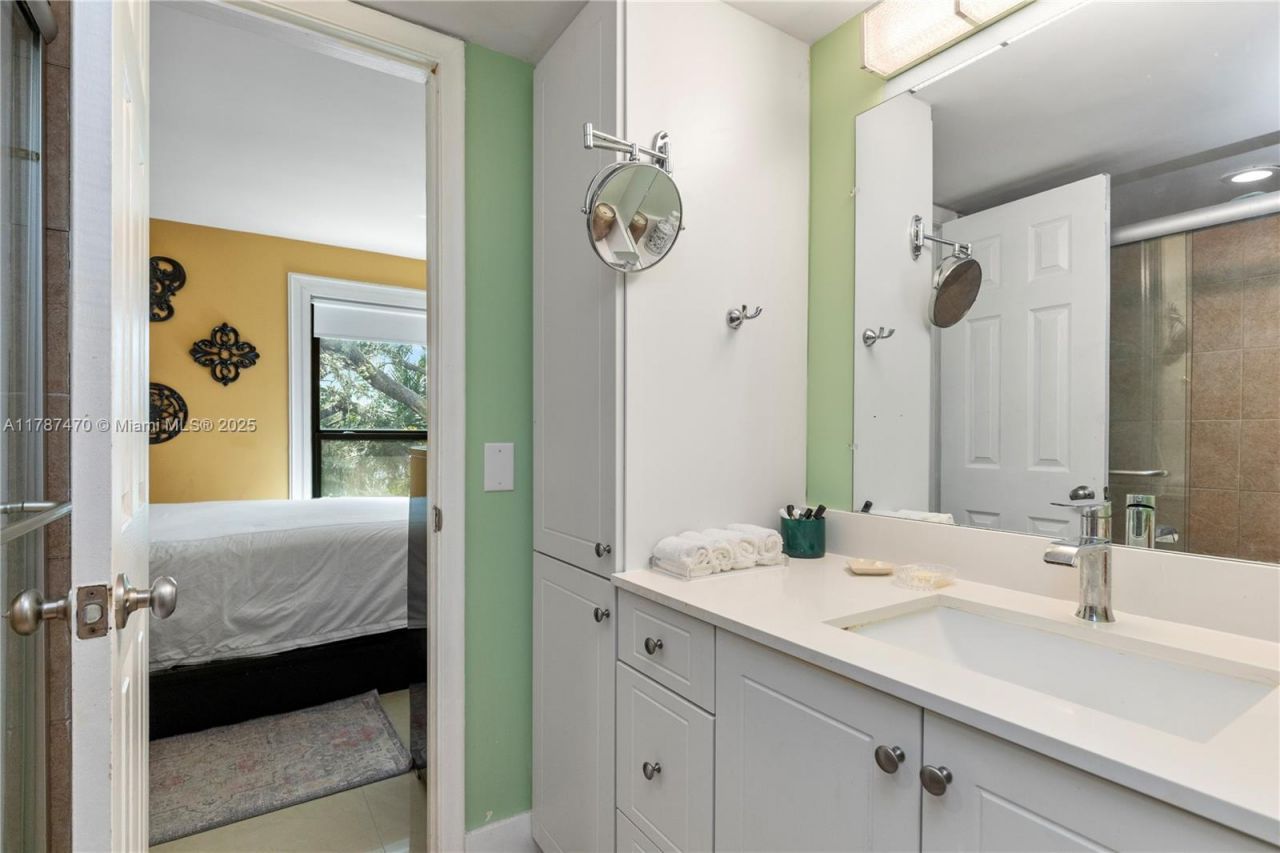 8956 Palm Tree Ln, Unit 8956, Pembroke Pines, FL 33024 Photo