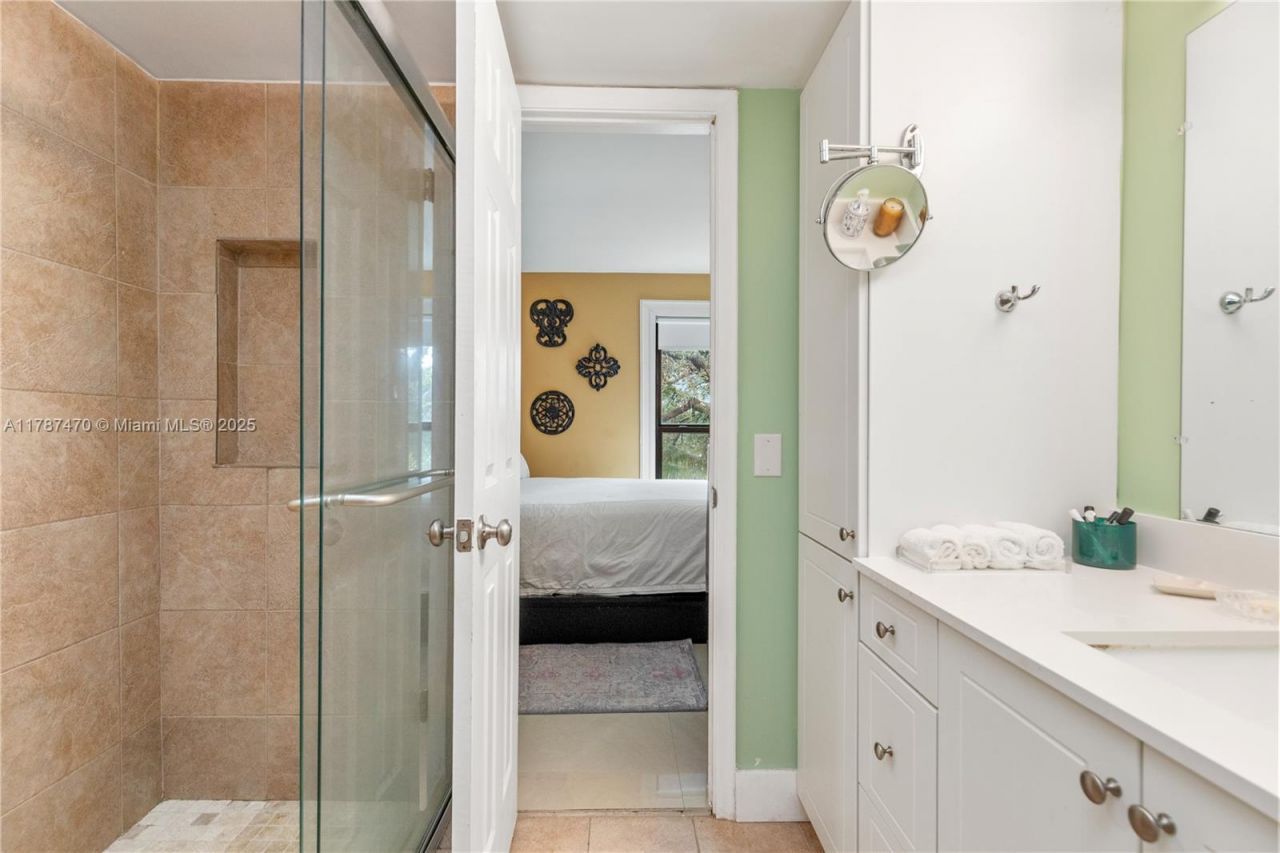 8956 Palm Tree Ln, Unit 8956, Pembroke Pines, FL 33024 Photo