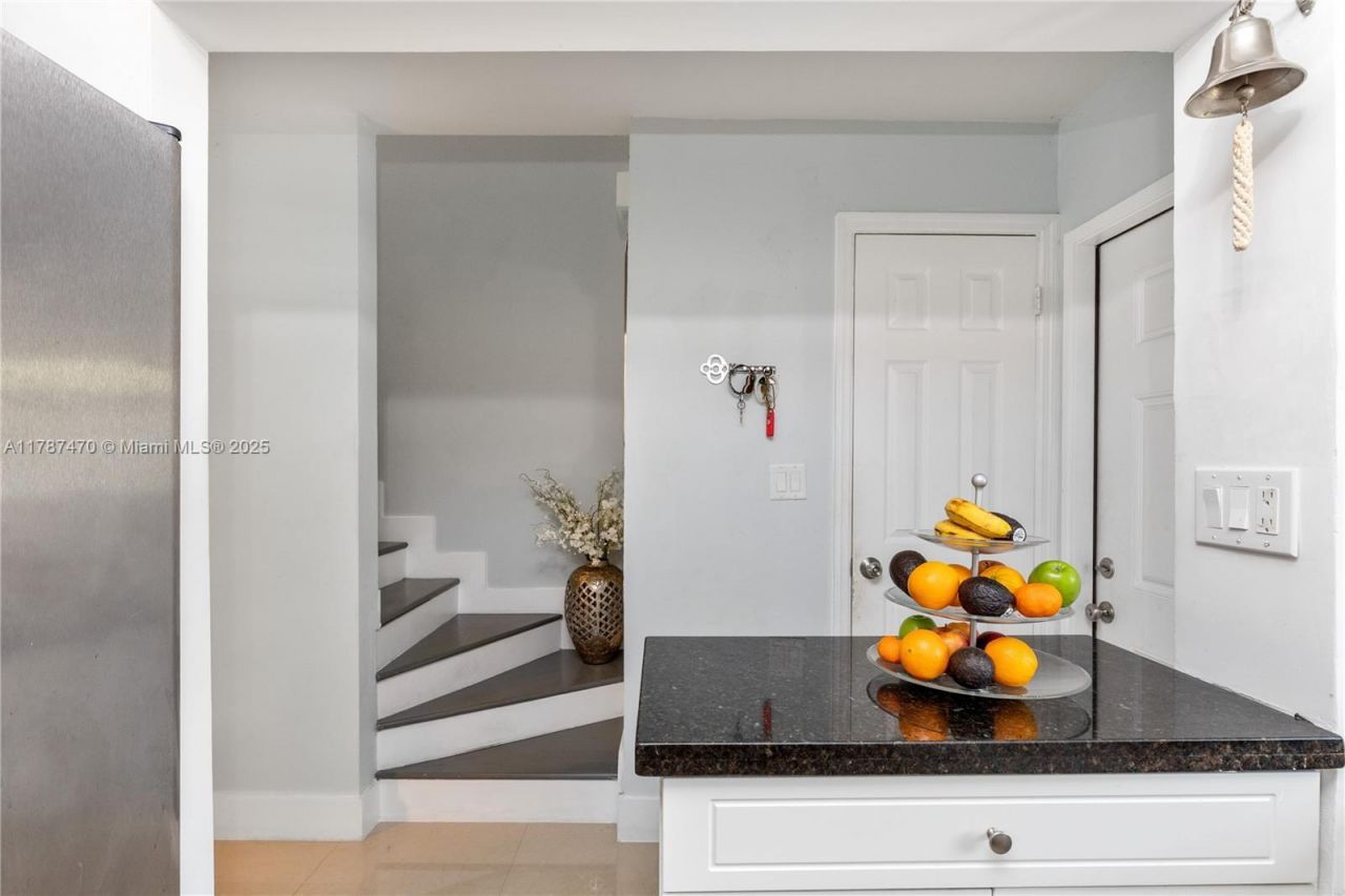 8956 Palm Tree Ln, Unit 8956, Pembroke Pines, FL 33024 Photo