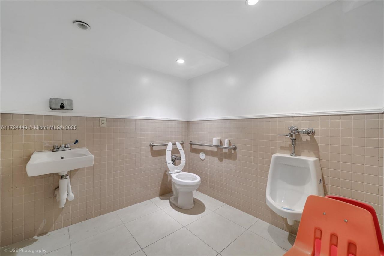 150 SE 2nd Ave, Unit 103, Miami, FL 33131 Photo