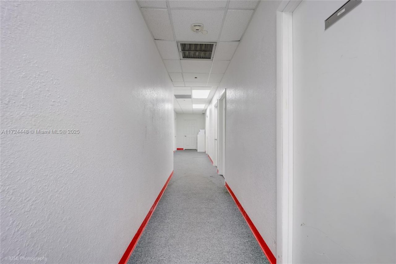 150 SE 2nd Ave, Unit 103, Miami, FL 33131 Photo