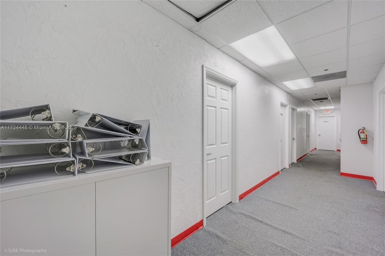 150 SE 2nd Ave, Unit 103, Miami, FL 33131 Photo