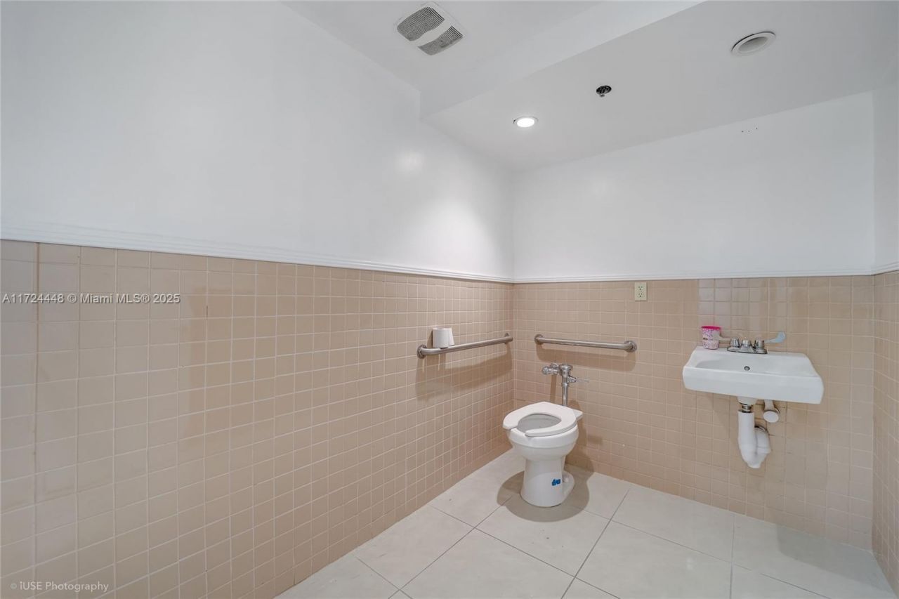 150 SE 2nd Ave, Unit 103, Miami, FL 33131 Photo