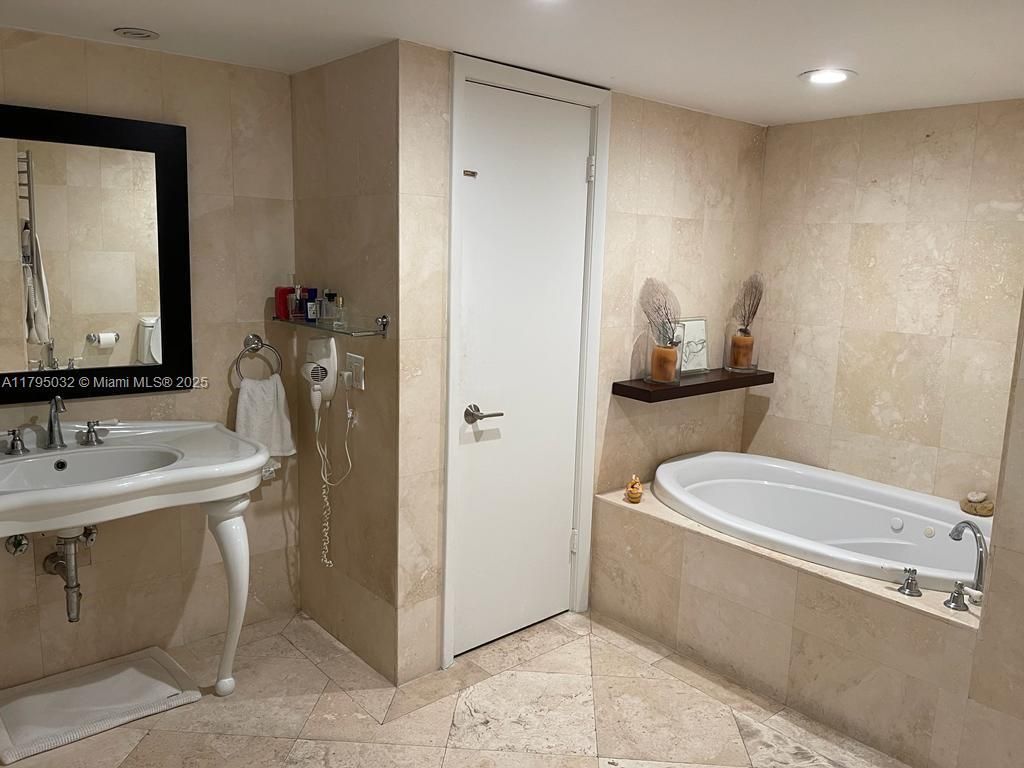 600 Grapetree Dr, Unit 7CS, Key Biscayne, FL 33149 Photo