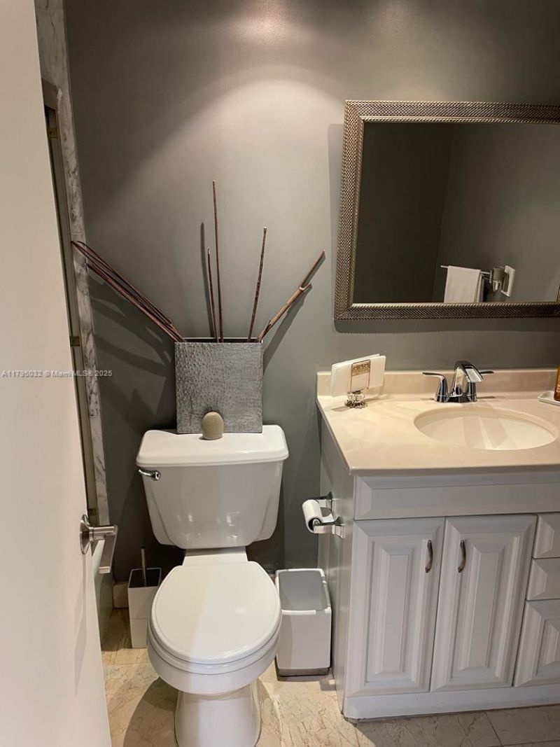 600 Grapetree Dr, Unit 7CS, Key Biscayne, FL 33149 Photo