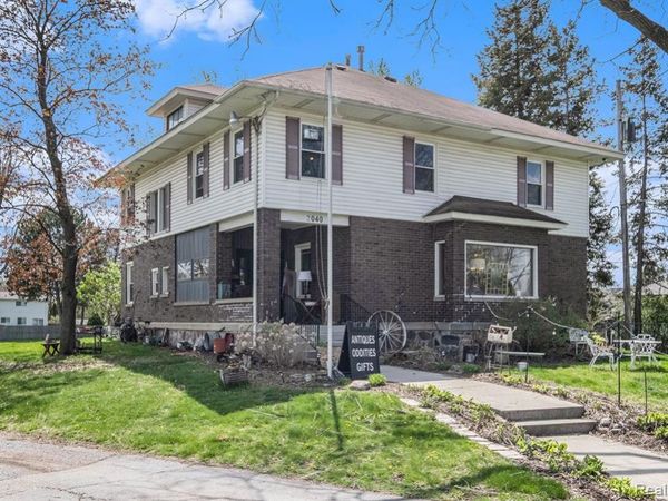 2040 E MAPLE Avenue, Grand Blanc Twp, MI 48507