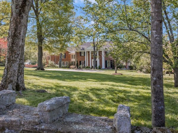 2433 Golf Club Ln, Nashville, TN 37215
