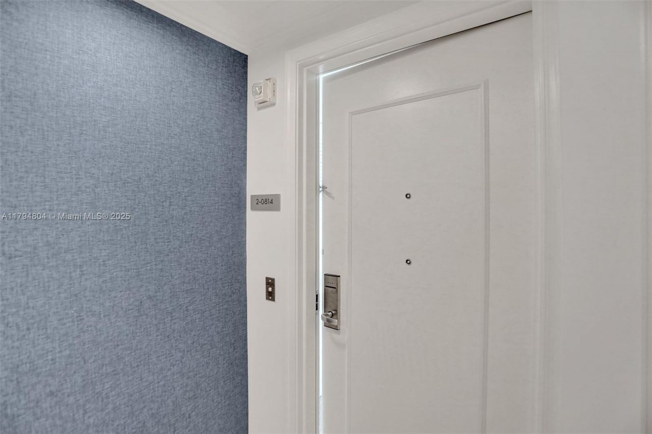 4401 Collins Ave, Unit 814, Miami Beach, FL 33140 Photo