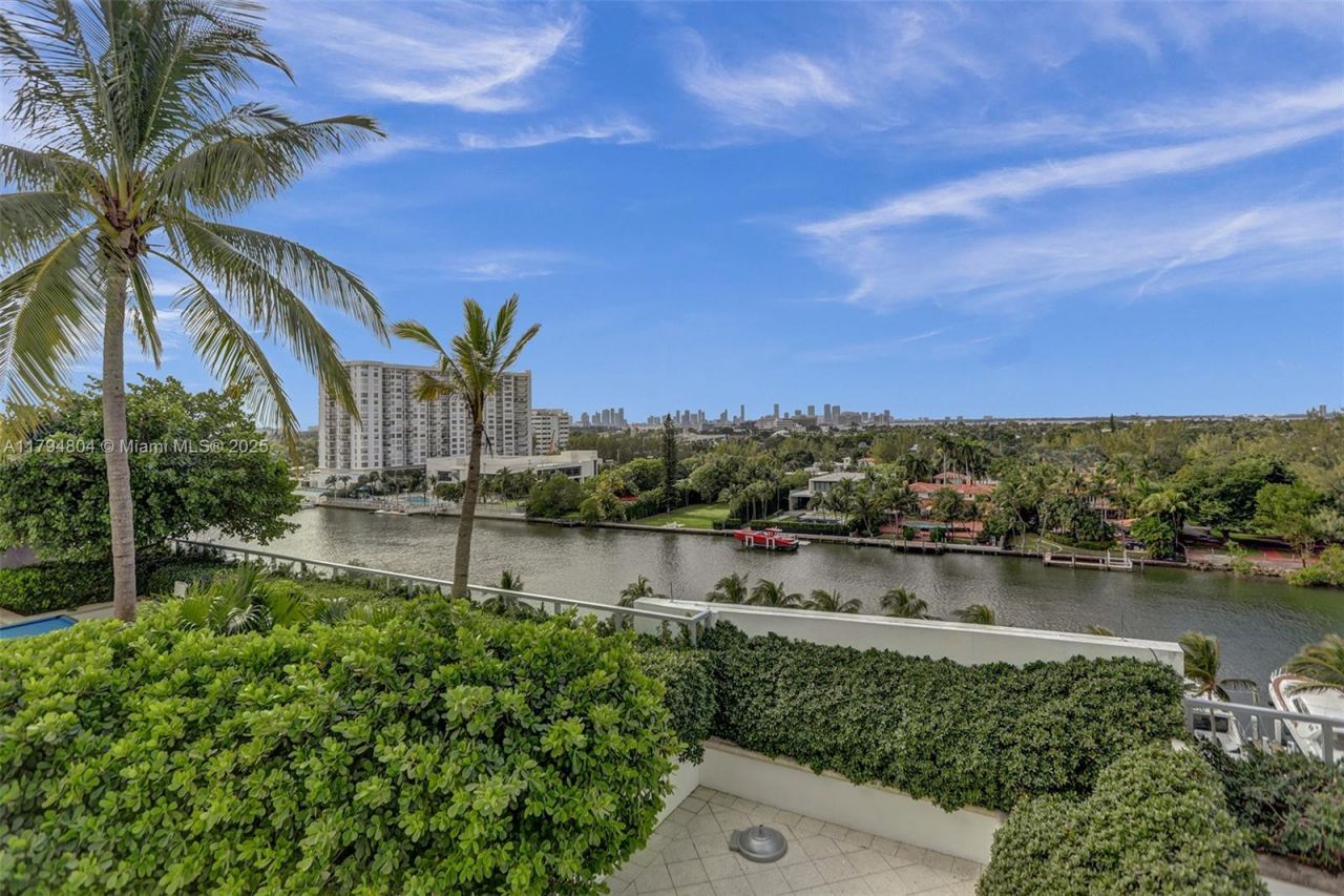 4401 Collins Ave, Unit 814, Miami Beach, FL 33140 Photo