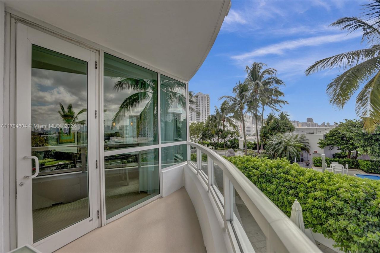 4401 Collins Ave, Unit 814, Miami Beach, FL 33140 Photo