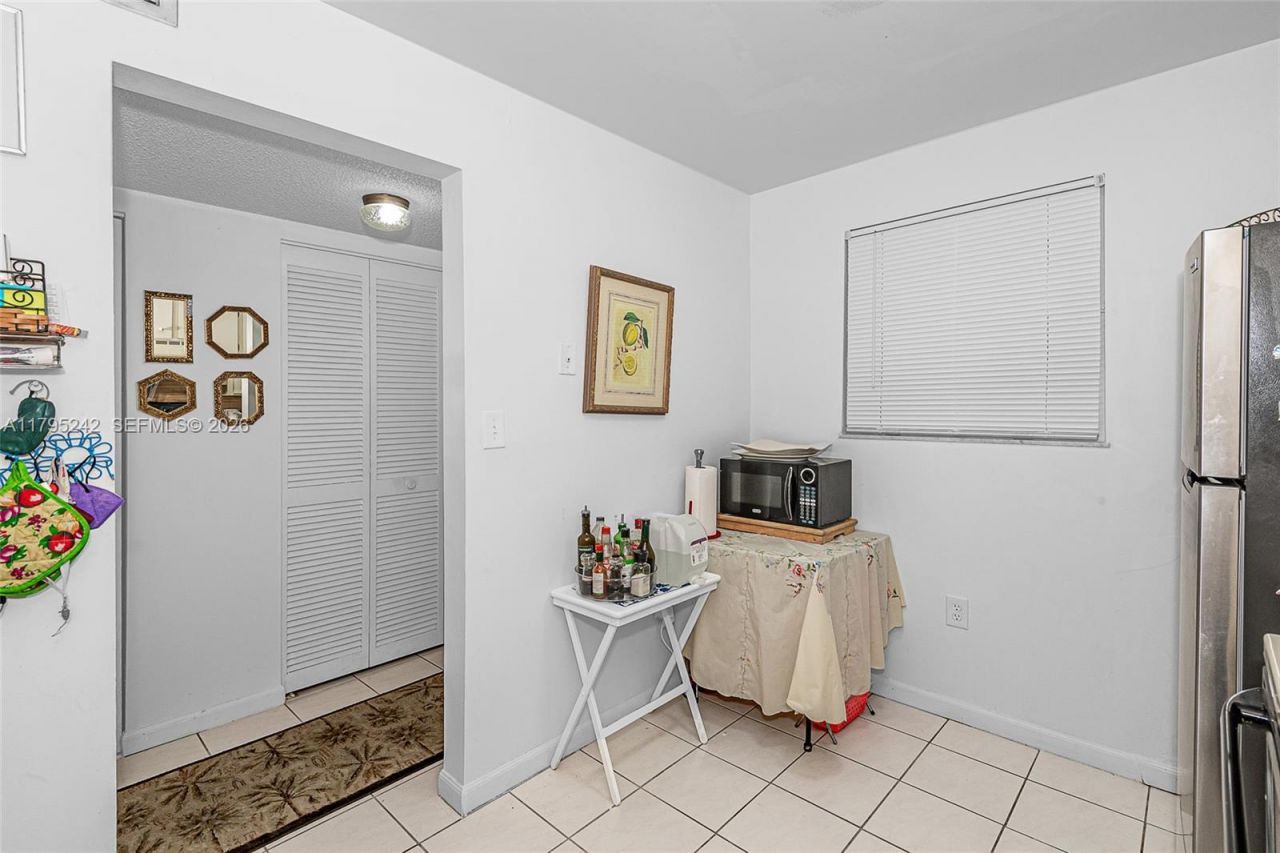 6880 Abbott Ave, Unit 212, Miami Beach, FL 33141 Photo