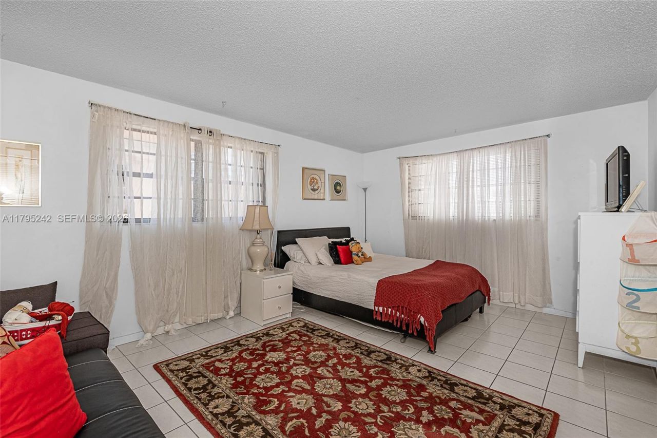 6880 Abbott Ave, Unit 212, Miami Beach, FL 33141 Photo