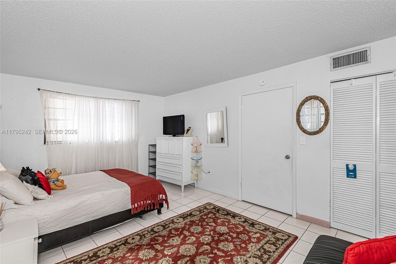 6880 Abbott Ave, Unit 212, Miami Beach, FL 33141 Photo