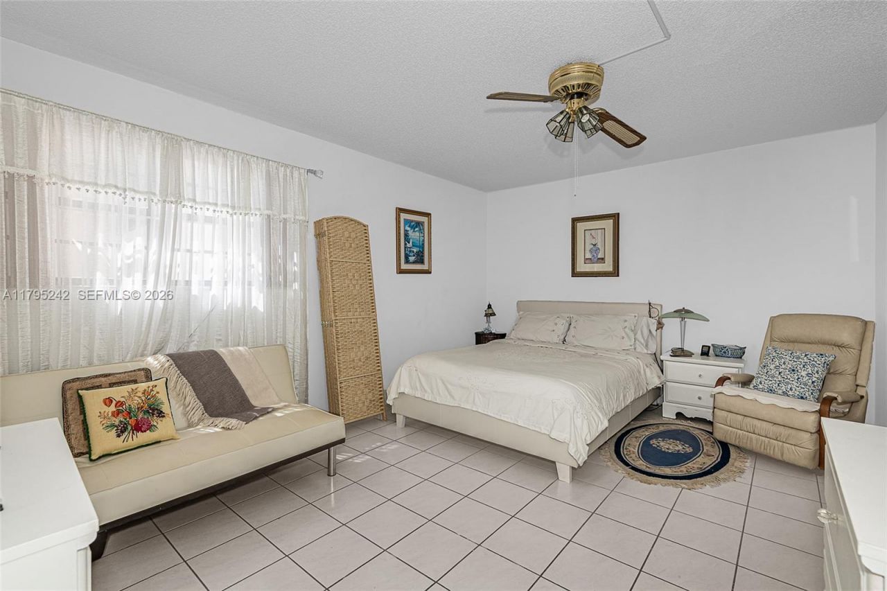 6880 Abbott Ave, Unit 212, Miami Beach, FL 33141 Photo
