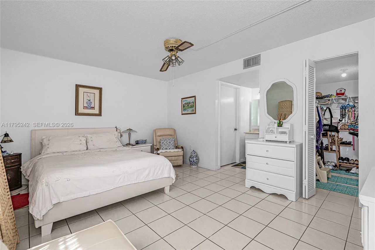6880 Abbott Ave, Unit 212, Miami Beach, FL 33141 Photo