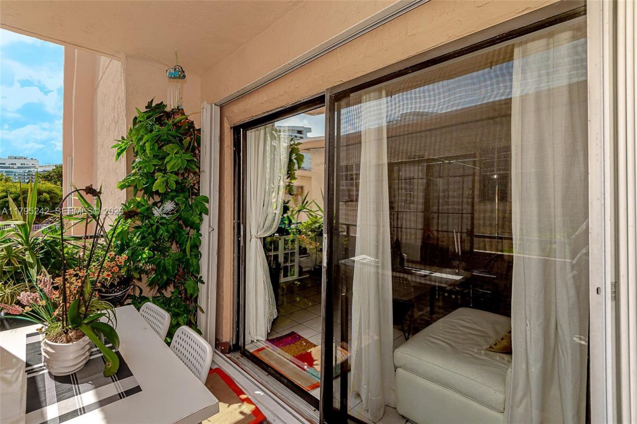 6880 Abbott Ave, Unit 212, Miami Beach, FL 33141 Photo