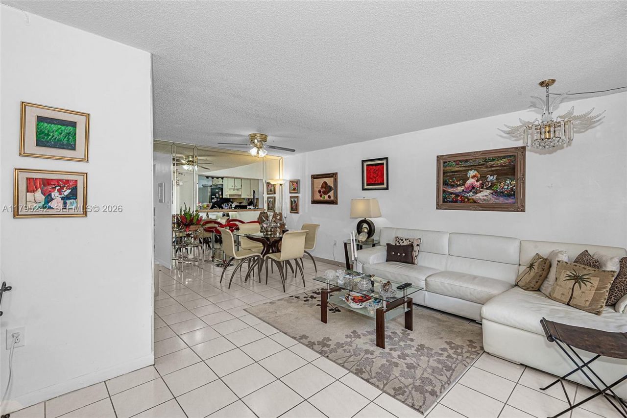 6880 Abbott Ave, Unit 212, Miami Beach, FL 33141 Photo