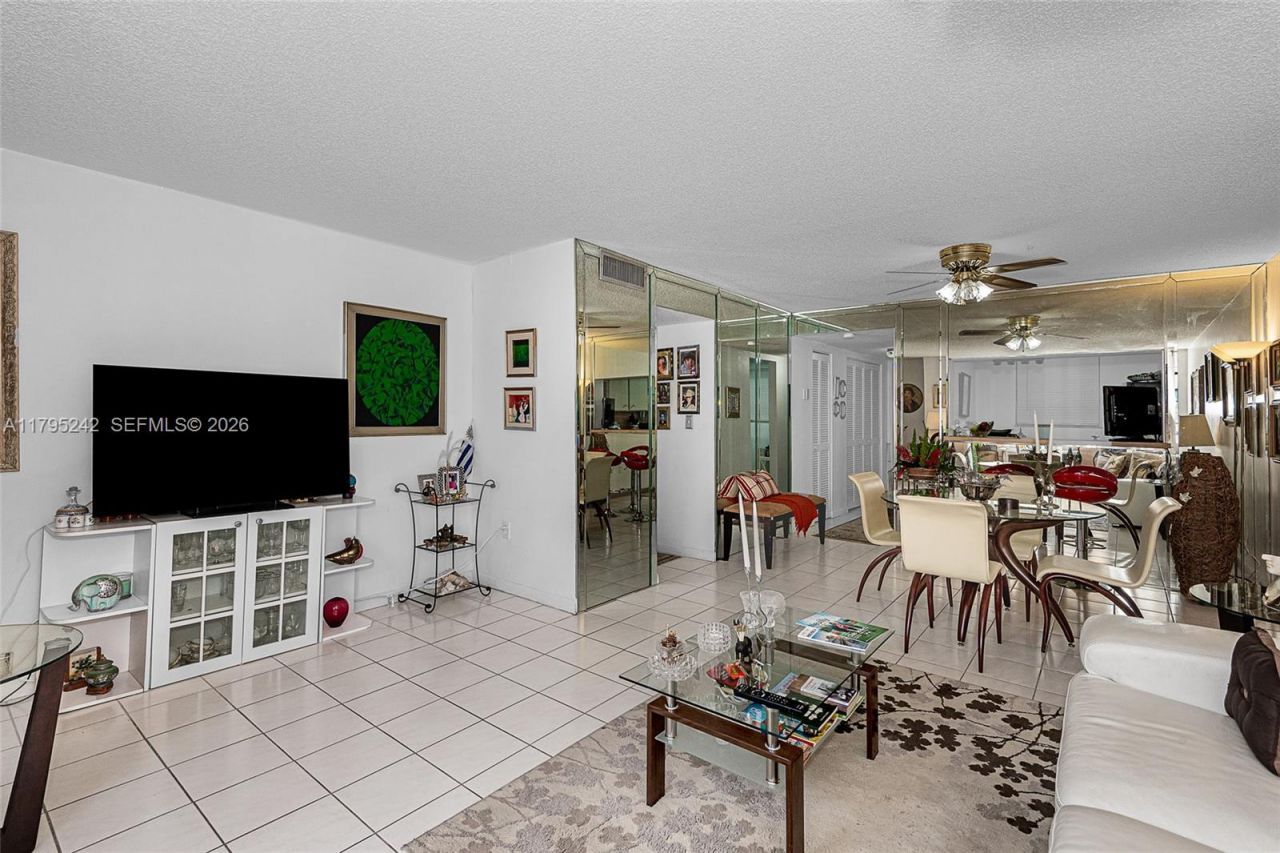 6880 Abbott Ave, Unit 212, Miami Beach, FL 33141 Photo