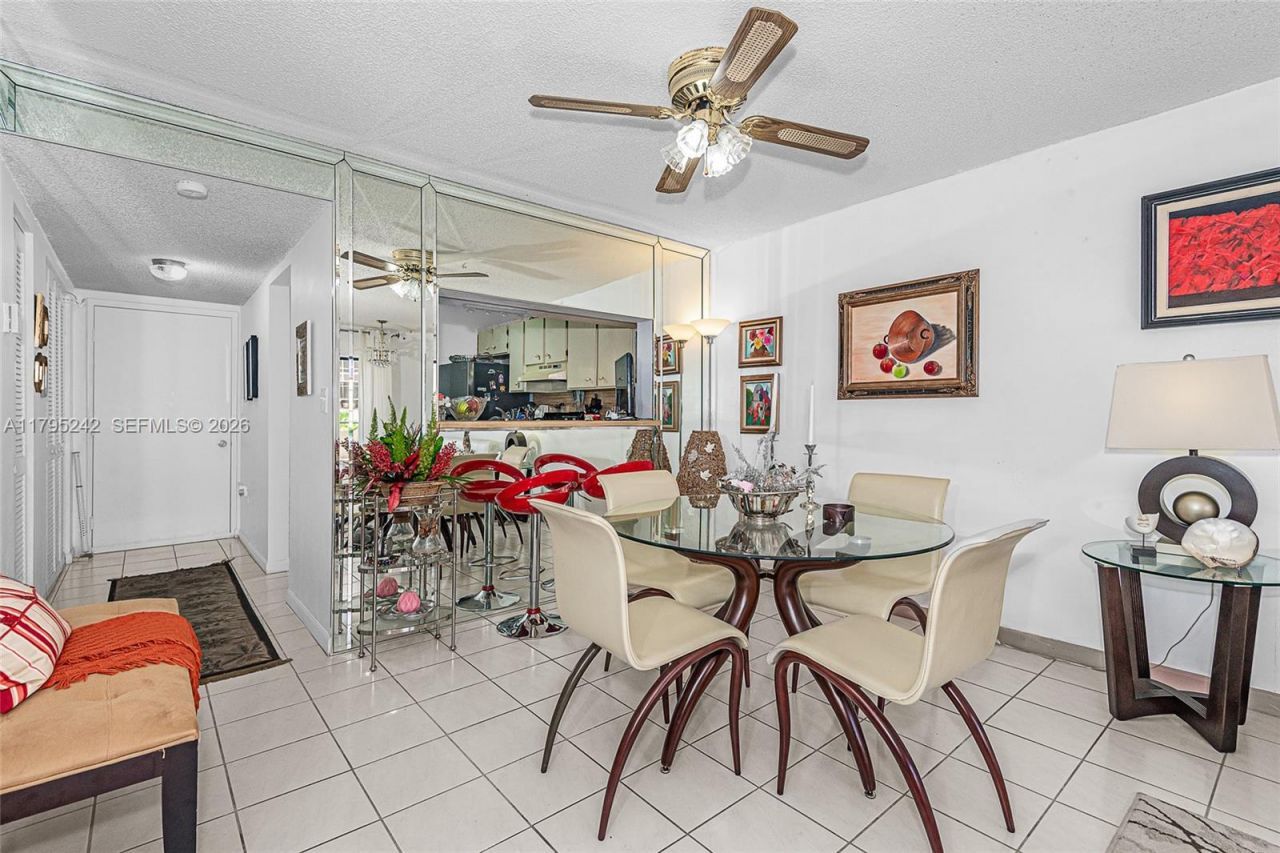 6880 Abbott Ave, Unit 212, Miami Beach, FL 33141 Photo