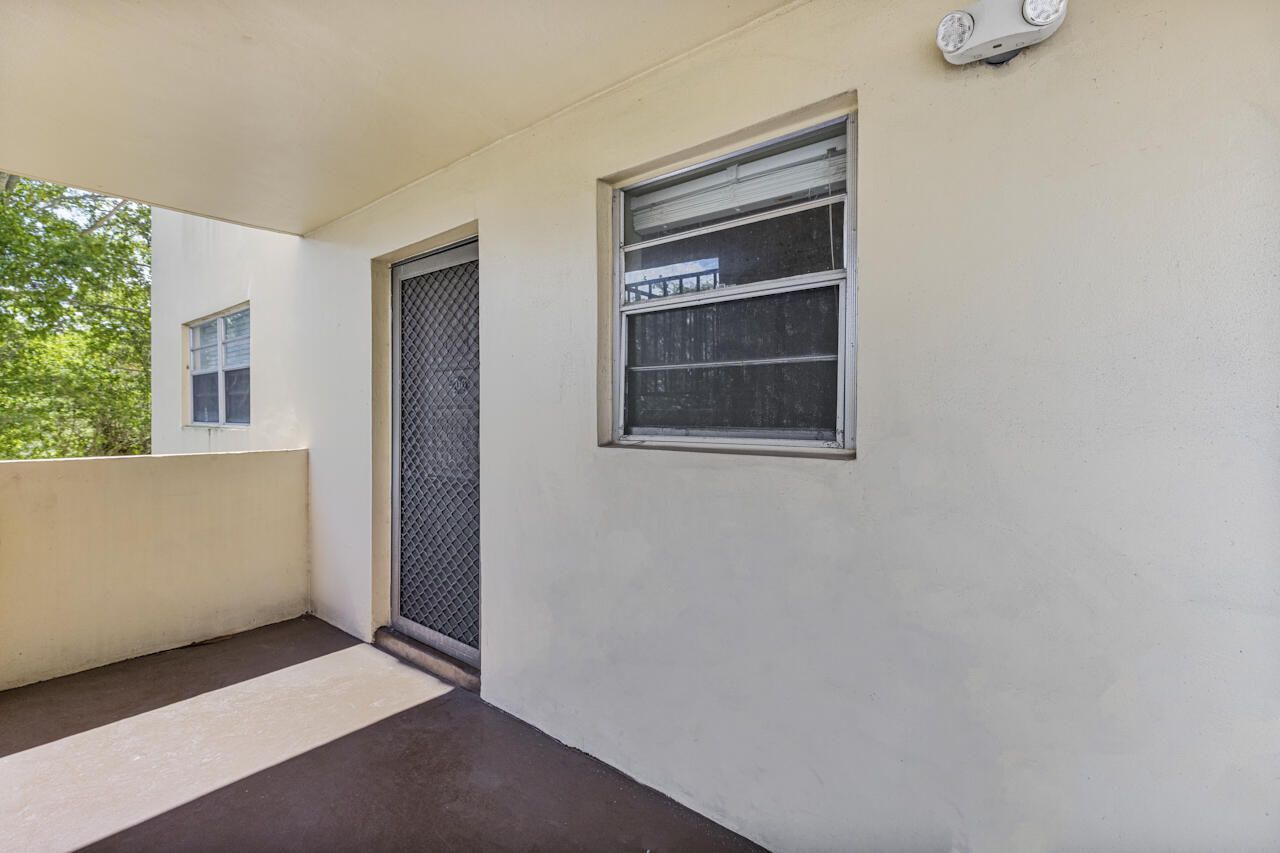 3905 N Nob Hill Road, Unit 300, Sunrise, FL 33351 Photo