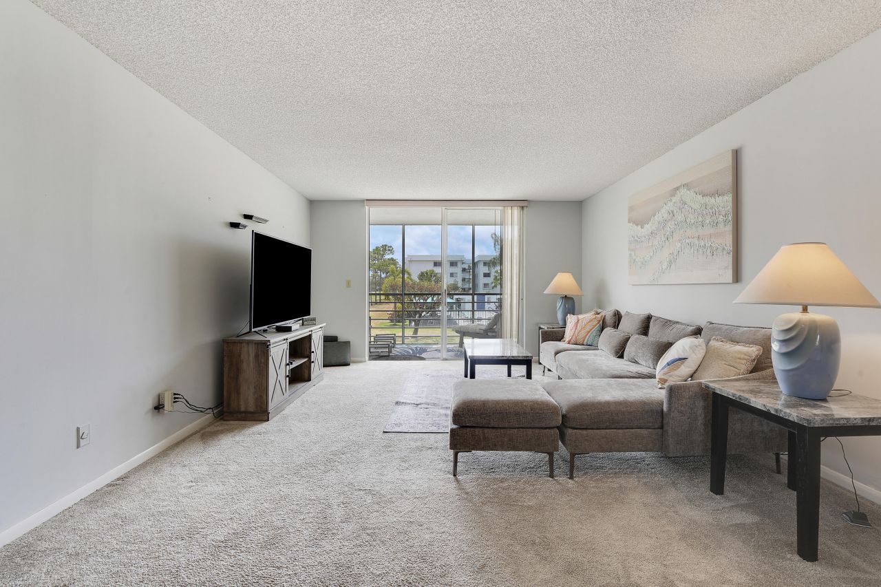 6698 10th Avenue N, Unit 205, Lake Worth, FL 33467 Photo