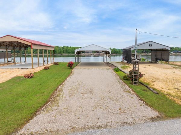 1017 River Front Dr, Clifton, TN 38425